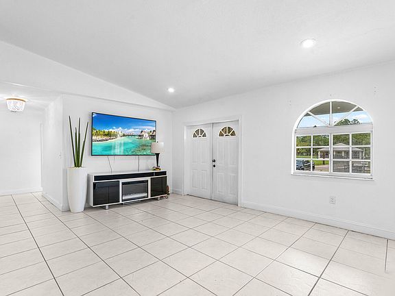 5th image of 340 S Arboleda Street