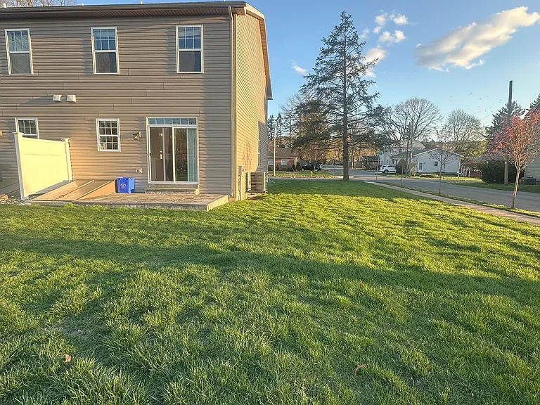 1626 Budd Ave — Photo 13