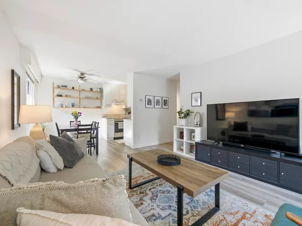 270 3rd St W #203, North Vancouver, BC V7M 1G1