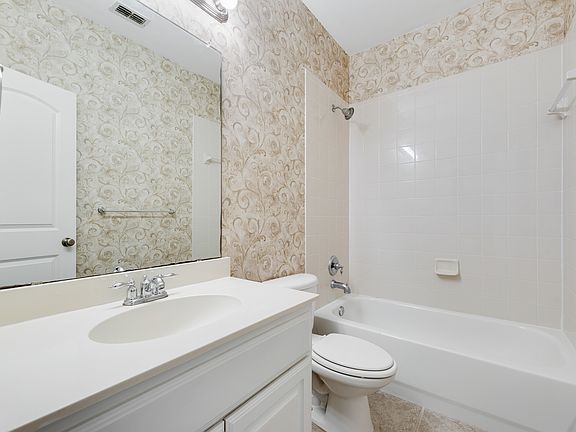 4th image of 1020 Alyssa Ln