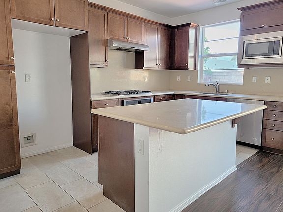 4th image of 10903 Lotus Dr