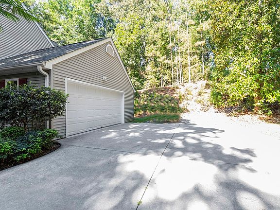 2nd image of 510 Willow Branch Ln