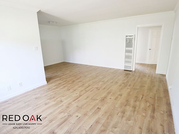 3rd image of 14047 Moorpark St #3