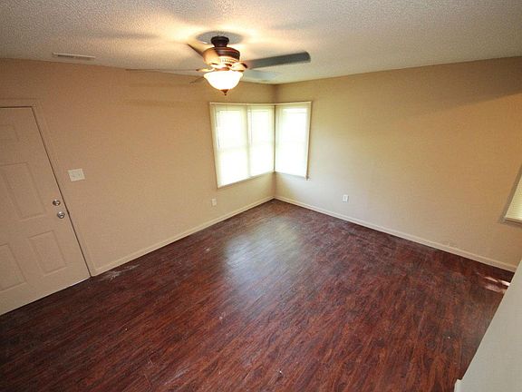 4th image of 5025 Freeman Ave