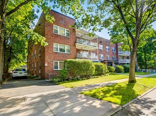 20 Hill Park Avenue #1F, Great Neck, NY 11021