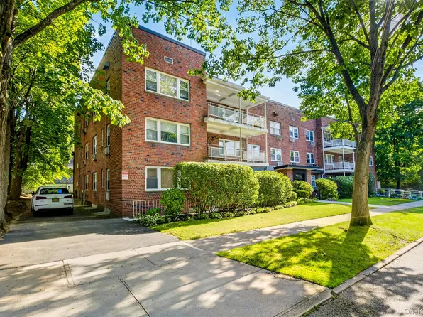 20 Hill Park Avenue #1F, Great Neck, NY 11021
