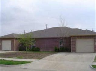 935 Lake Dr, Grand Prairie, TX 75051