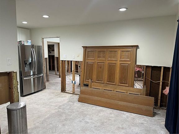 4th image of 3605 W Loyola Dr