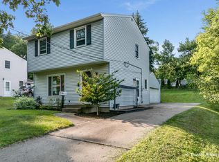 1071 Coldbrook St NE, Grand Rapids, MI 49503