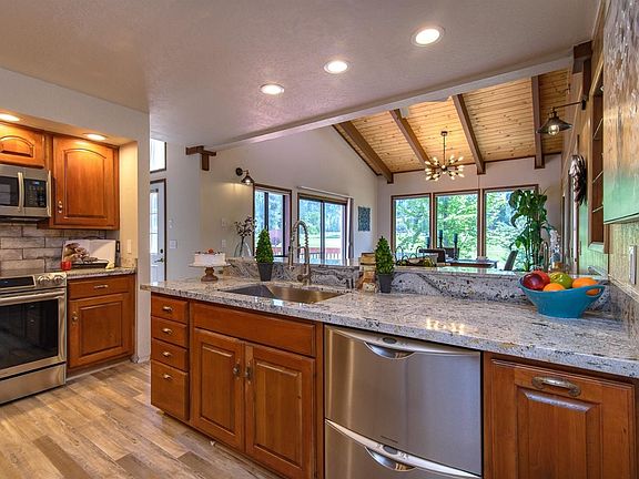 5th image of 10266 Stewart Ct