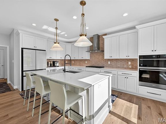 3rd image of 1139 Tower Park Dr