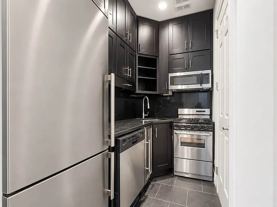 51 Leroy St #D