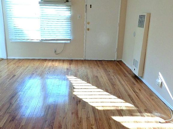 5th image of 10737 Bloomfield St APT 1