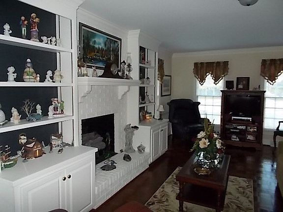 2nd image of 2483 Pineridge Dr