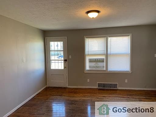 3rd image of 940 S Central Dr
