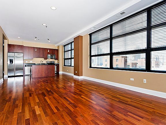 5th image of 101 W Superior St APT 901