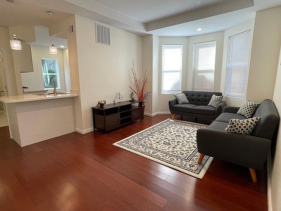 4th image of 939 S Saint Bernard St Floor 2