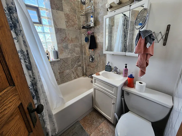 2404 W Superior St #3E — Photo 13