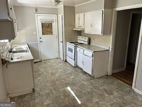 5th image of 1121 Lyons St