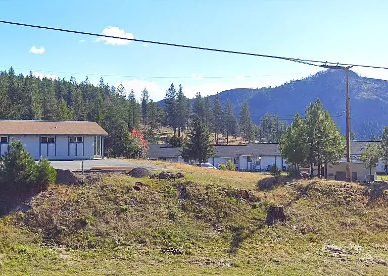 466 Thornton Dr — Photo 3