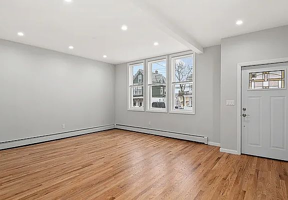 3rd image of 425 E 238th St