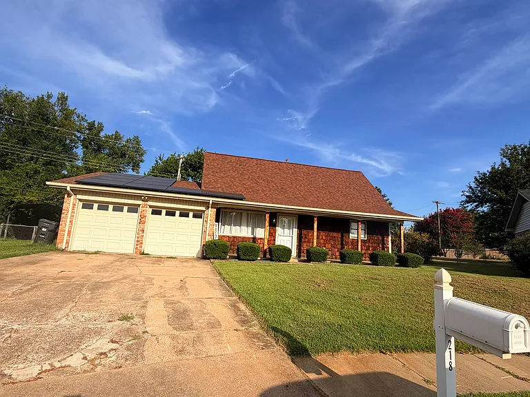 218 Baylor Cir — Photo 1