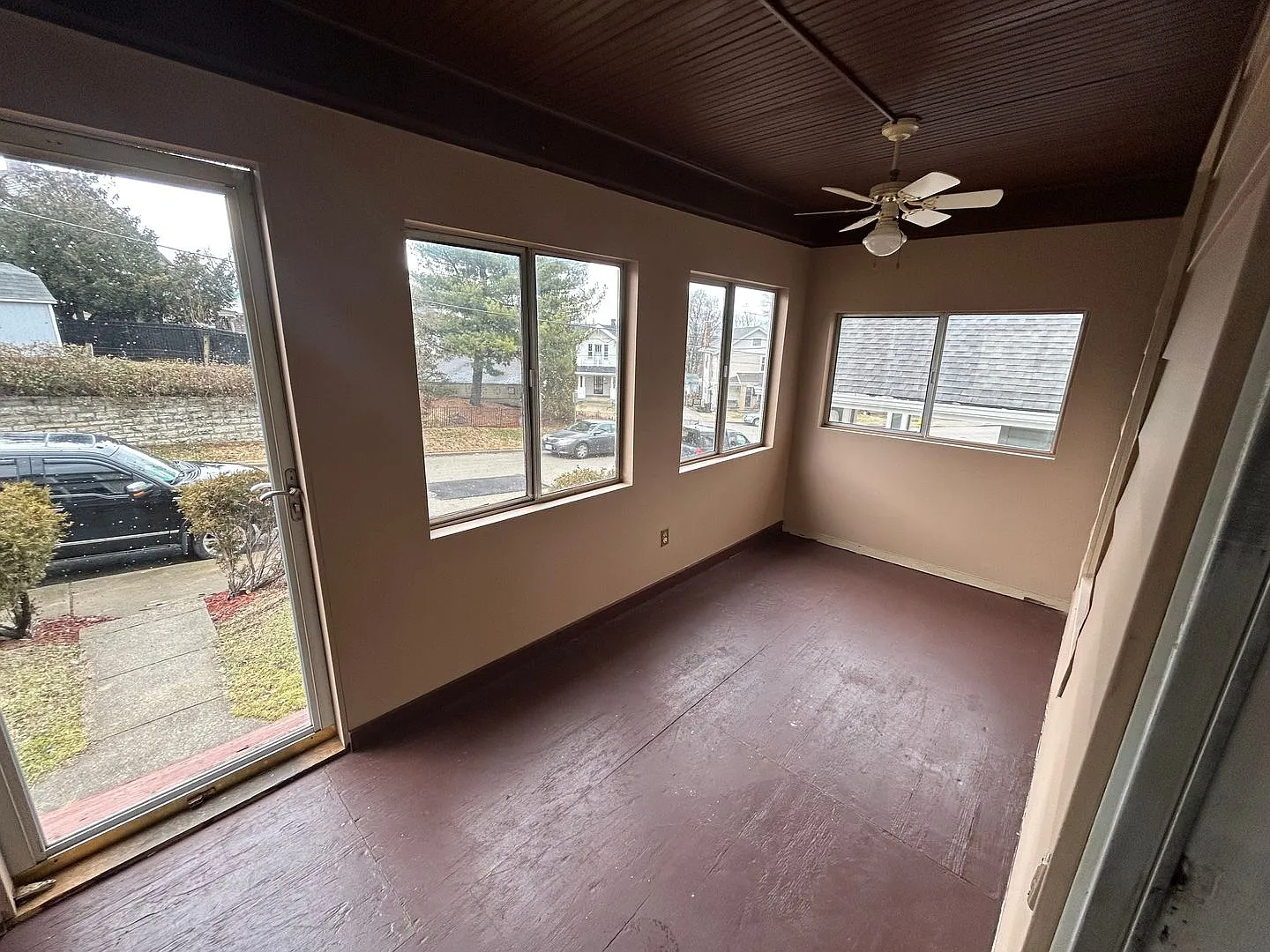 3 Bedroom House — Photo 2