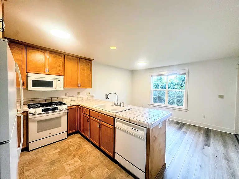 826 Park St — Photo 5