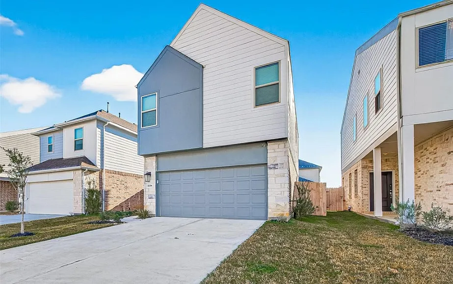 3 bed, 2.5 bath, 1629 sqft, $2,300 — Photo 4