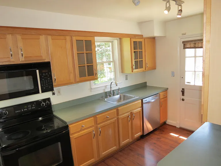 9603 Evergreen St — Photo 3