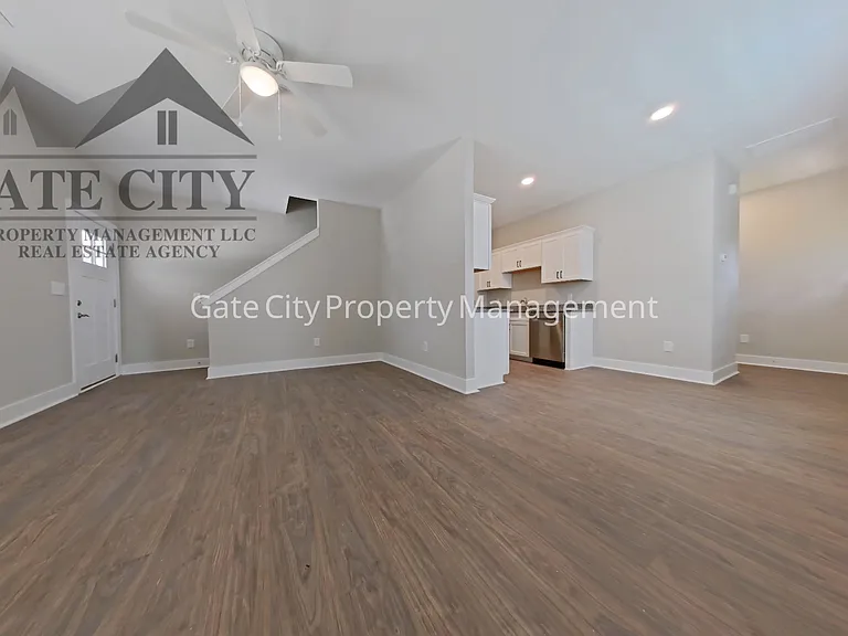 306 Oakwood St #B — Photo 3