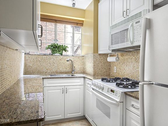 4th image of 325 E 41st St APT 408