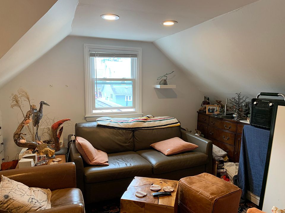 1st image of 899 Roosevelt St