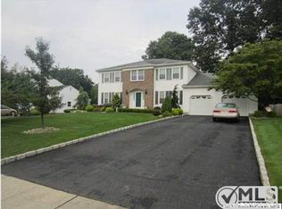 16 Rowena Rd, Manalapan, NJ 07726