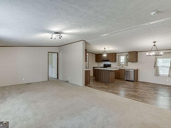 5th image of 526 Silver Falls Rd