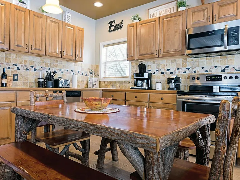 284 Roundabout Way — Photo 4