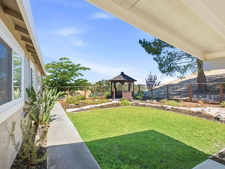 157 Regency Dr — Photo 17