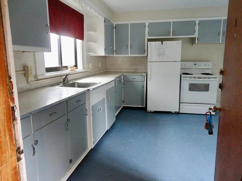 3 bed, 1020 sqft, $3,000 — Photo 3