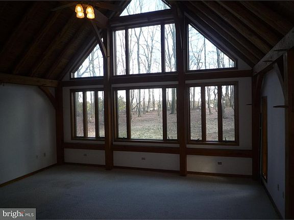 5th image of 1362 Fairview Dr