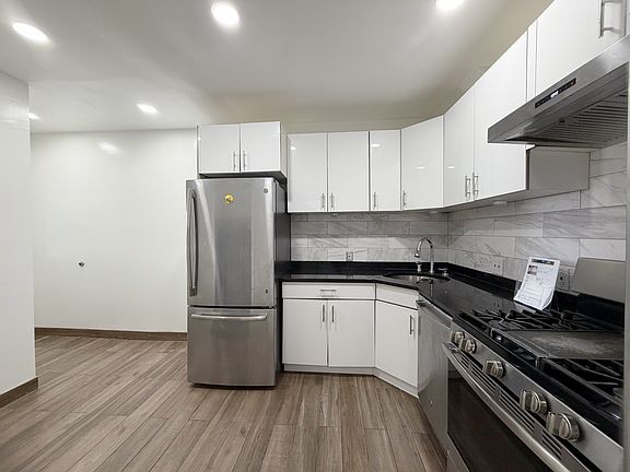 2nd image of 26 River Edge Rd APT 1W