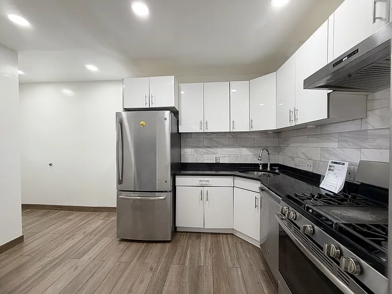 26 River Edge Rd #1W — Photo 2