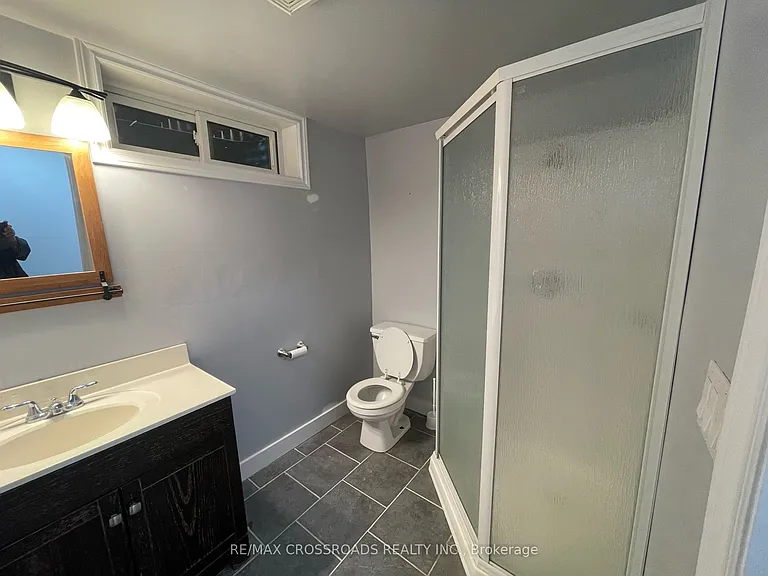 256 Birchcliffe Cres — Photo 16