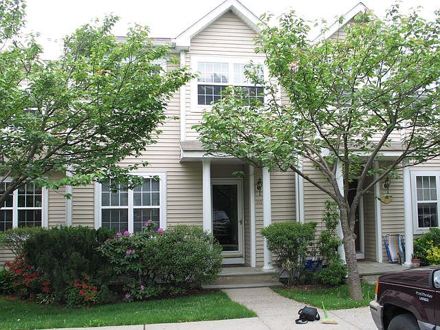 1st image of 215 Glenwood Dr #215