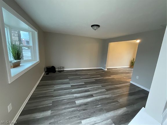 4th image of 3960 W Erie Ave #9