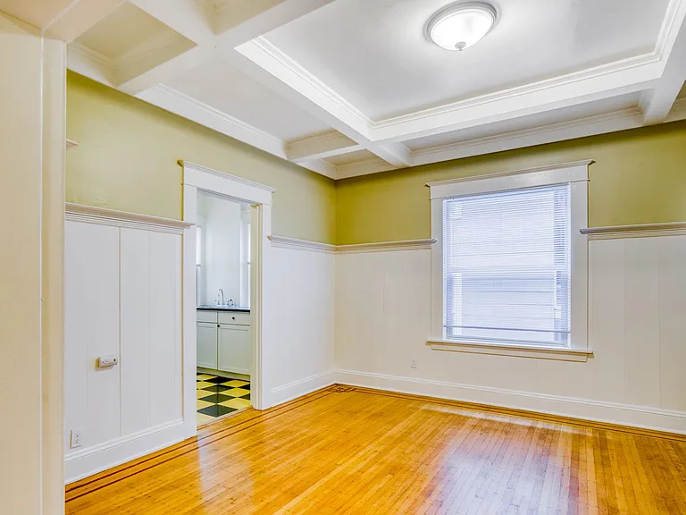 Victorian Apartments — Photo 13