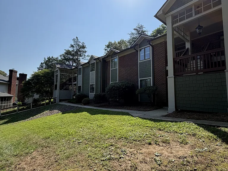 3263 Carlyle Dr NW — Photo 2