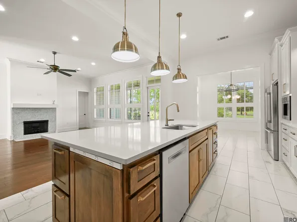 19890 Southern Hills Ave, Baton Rouge, LA 70809