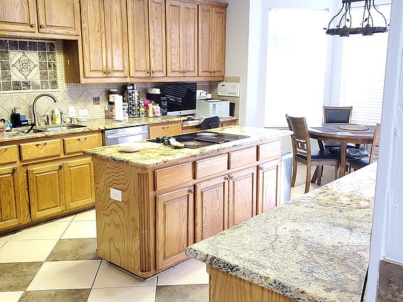 5th image of 1521 Parkwood Dr