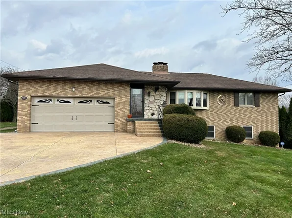 2993 Oak St, Barberton, OH 44203