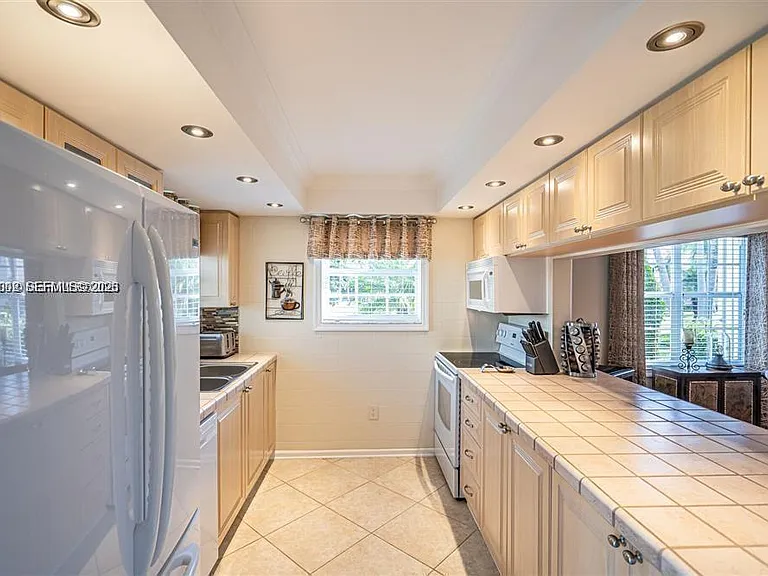 221 Waterside Dr #221 — Photo 9